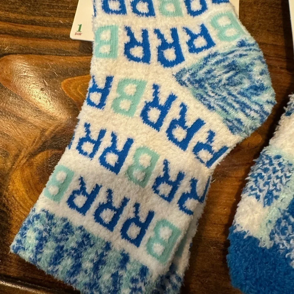 2 PAIRS AIR PLUS ALOE INFUSED FUZZY SOCKS NWT SIZE 5-11